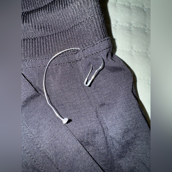 Kyodan Black Activewear shorts. Roll up and snap or leave down. Size L. NWOT - Picture 7 of 9